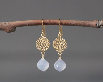 Orecchini in calcedonio blu - Pendenti in filigrana d'oro - Gioielli con pietre preziose avvolte in filo metallico