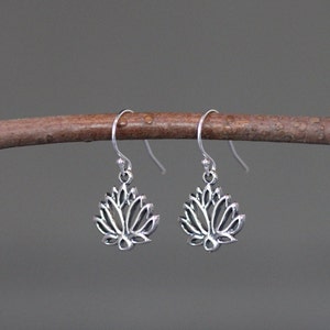 Lotus Blume Ohrringe - Bali Silber Lotus Anhänger - Blume Charme Ohrringe - Silber Blume Ohrringe - Florale Ohrringe