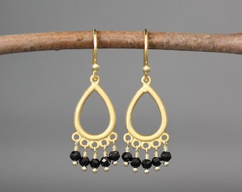 Schwarz Spinell Ohrringe - Schwarze Edelstein Ohrringe - Gold Chandelier Ohrringe - Schwarz und Gold Ohrringe - Wire Wrapped Ohrringe - Matte Gold