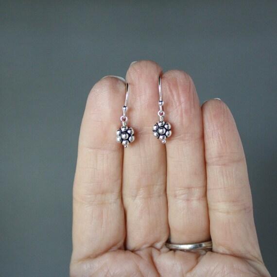 Ensemble Collier Et Boucles D'oreilles Style Bali – Ton Argenté, Motifs Fleurs – Neuf Sans Emballage