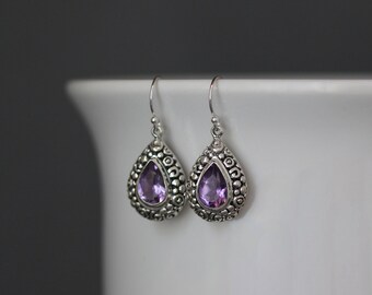 Orecchini con ametista - Orecchini in argento di Bali - Orecchini in filigrana d'argento - Orecchini con gemme viola - Orecchini viola e argento - Pietra portafortuna di febbraio