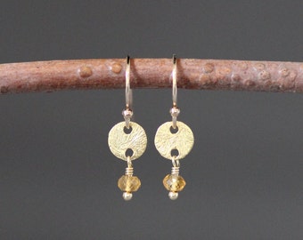 Citrien en gouden oorbellen - gele edelsteen oorbellen - geborstelde gouden oorbellen - november Birthstone sieraden