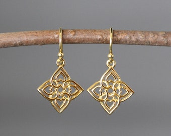 Keltische Ohrringe - Goldene filigrane Ohrringe - Gold Herz Schmuck - 24 k Gold Vermeil Ohrringe - Gold Charm Ohrringe - Keltischer Charm Ohrringe