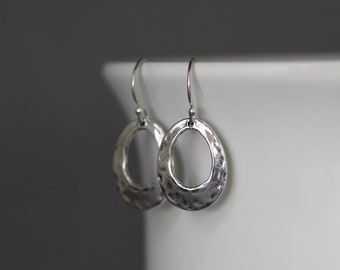 Silver Oval Earrings - Hammered Silver Earrings - Bali Silver Earrings - Simple Silver Earrings - Lightweight Silver Earrings