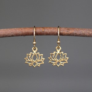 Lotus Blume Ohrringe - Gold Lotus Charme - Blume Charme Ohrringe - Gold baumeln Ohrringe - Gold filigrane Ohrringe - Alle Gold Ohrringe