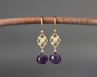 Orecchini in quarzo ametista e oro - Orecchini con pietre preziose viola - Orecchini con maglie in oro - Orecchini in oro opaco - Orecchini avvolti in filo d'oro