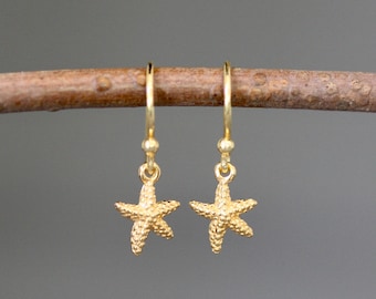 Boucles d'oreilles étoile de mer - Boucles d'oreilles étoile dorées - Petites boucles d'oreilles étoiles - Or vermeil 14 carats - Boucles d'oreilles pendantes en or - Bijoux Sea Life - Boucle d'oreille tout en or