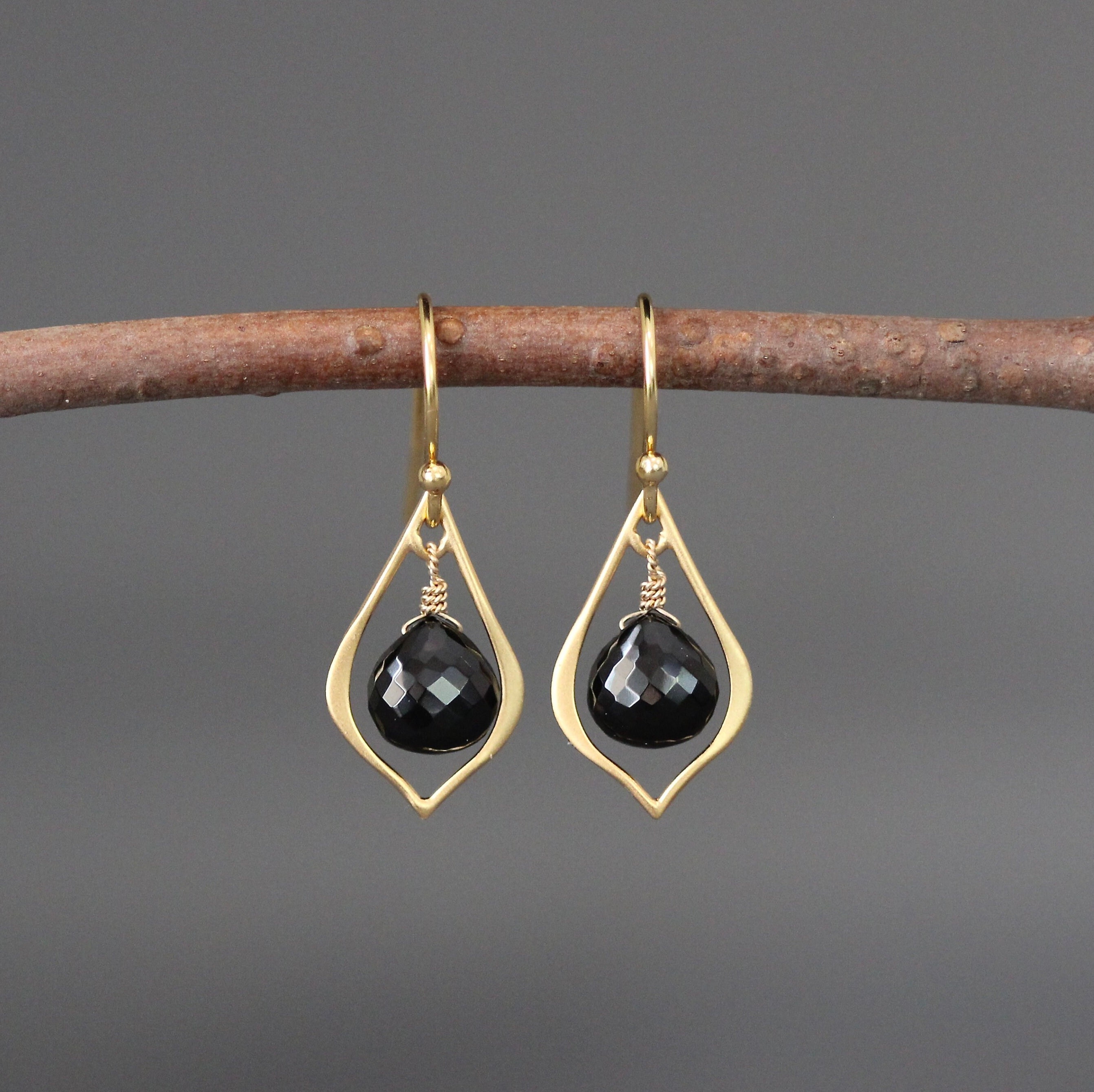 Stud earrings - Metal & strass, gold, black, dark gold, crystal — Fashion