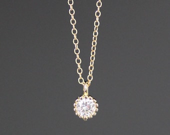 Collana con zirconi cubici - Collana con pietra singola - Ciondolo con pietra preziosa trasparente - Ciondolo trasparente e oro - Gioielli con castone in oro - Piccolo ciondolo in oro