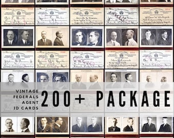 Op de afbeelding: Een verzameling vintage Federal Agent ID-kaarten, elk met een foto en persoonlijke gegevens. De kaarten zijn gerangschikt in rijen en kolommen, met de tekst "VINTAGE FEDERAL AGENT ID CARDS 200+ PACKAGE" eroverheen.