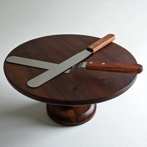 Rustic Wood Cake Stand with 2 Free Icing Spatulas – Wooden Pedestal Dessert Display Wedding, Party, Kitchen & Bakery Decor