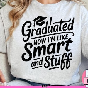 Graduado. Ahora soy inteligente y esas cosas PNG, Diseño Senior Sarcástico (Clase de 2026)
