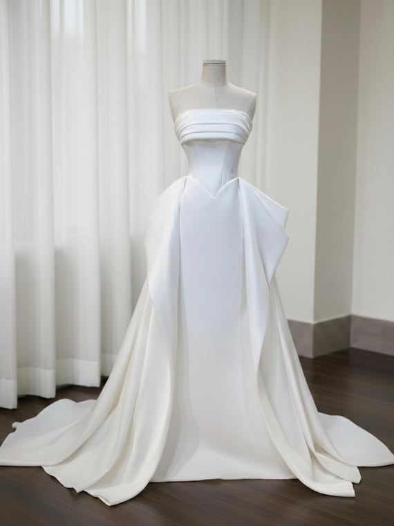 Corset Wedding Dress With Detachable Overskirt / Draped Wedding Dress / V Waist Wedding Dress / Strapless Wedding Dress / Minimalist Wedding - Etsy Israel Corset Wedding Dress With Detachable Overskirt / Draped Wedding Dress / V Waist Wedding Dress / Strapless Wedding Dress / Minimalist Wedding - Etsy Israel