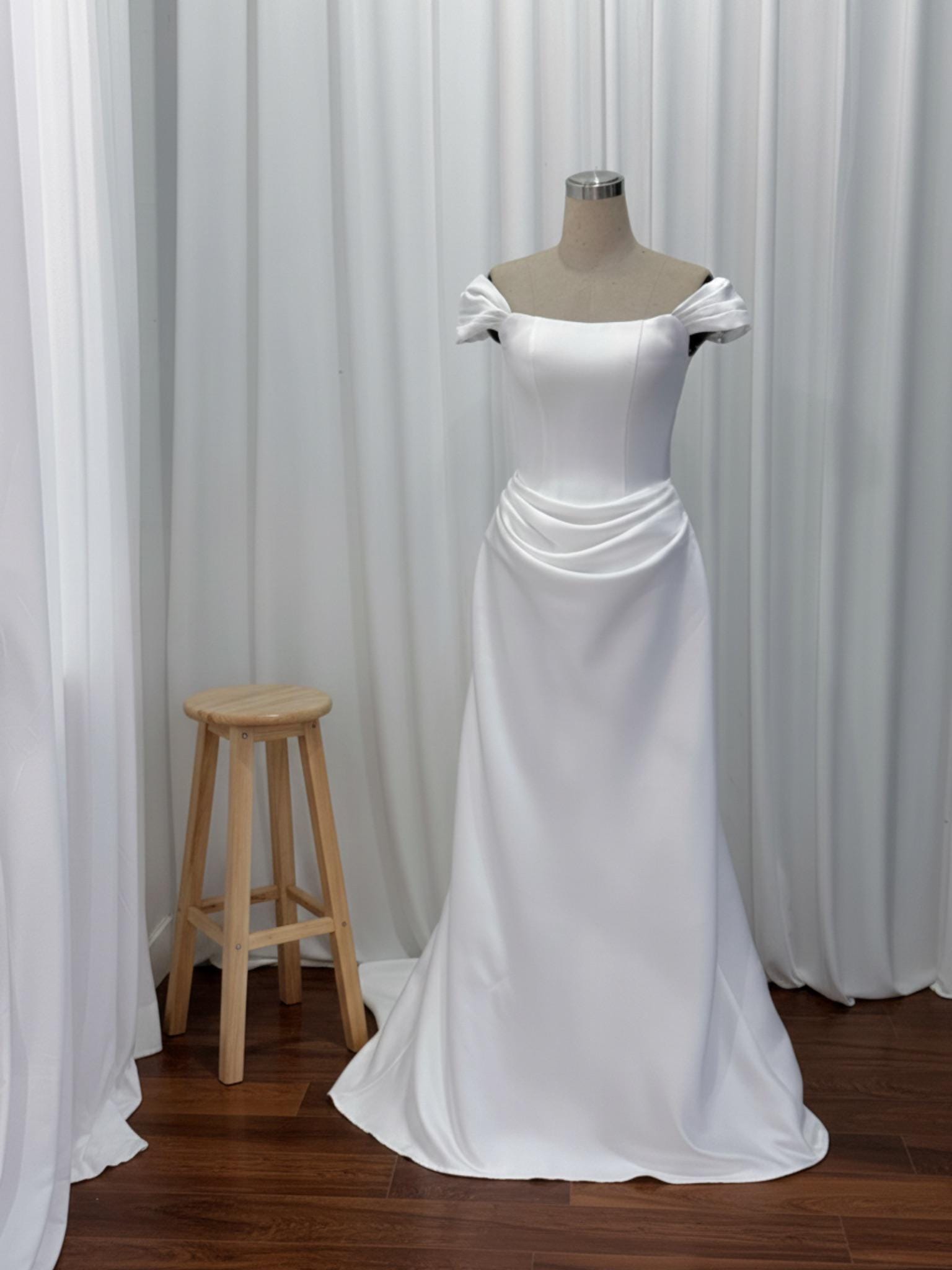 standing stool for fitting wedding dress Round Free Standing Bridal Dress Rack 36" Diameter X 78" Height WW Bridal Displays
