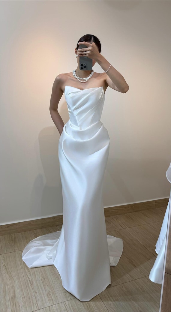 Minimalist Wedding Dress / Courthouse Wedding Dress / Simple Wedding Dress with Draping / Engagement Dress / Elegant Beach Wedding Dress