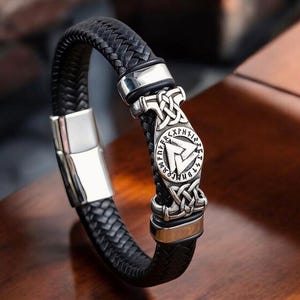 Men&#39;s Leather Bracelet: Stainless Steel Viking Celtic Knot