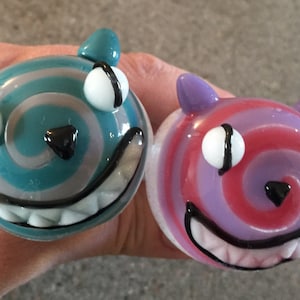 Cheshire Cat Glow in the Dark Glass Pipe