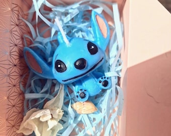 Stitch candle in pure scented soy wax