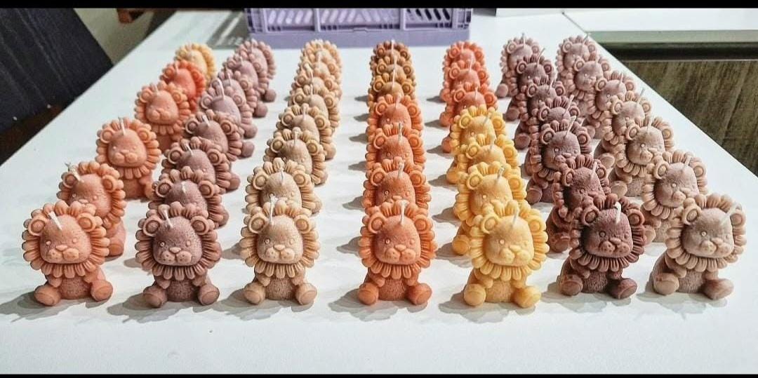 Lion candle in pure scented soy wax