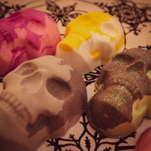 Skull Bath Bomb Yellow Bath Bomb Spooky Bath Bomb Scary Bath Bomb Halloween Party Favor Halloween Bath Bomb Scented Bath Bomb image 3