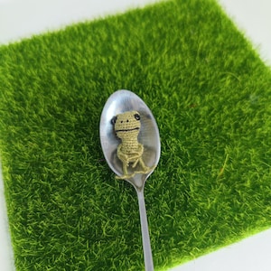 Micro crochet toad miniature tiny cute gifts, mini micro tiny animal figurinesMiniature Crochet Toad Doll, dollhouse frog