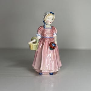 Royal Doulton &quot;Tinkle Bell&quot; HN 1677 – Vintage Hand-Painted Figurine