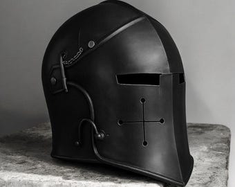 Capacete Medieval de Cruzado Negro | Capacete de Cavaleiro Gótico | Capacete Grande de Aço Feito à Mão | Armadura para LARP, Cosplay e Decoração de Casa
