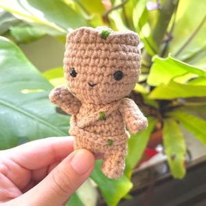Baby Groot Guardians of the Galaxy | Gehäkelte Schlüsselanhänger | Handgefertigtes Amigurumi | Namensanpassung