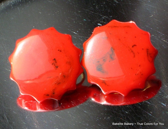 Bakelite Red Earrings Carved Vintage Marbled Mode… - image 3