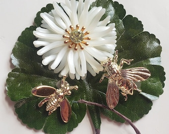 Ruffled Celluloid Brooch Pin White Flower Daisy Trio Honey Bee Rhinestone Estate Vintage Statement High Relief Signed Little Nemo Hollywood