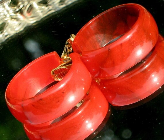 Bakelite Earrings Red Marbled Vintage Hoops Wide … - image 6