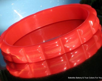 Carved Red Bakelite Bangle Bracelet Pillow Vintage Rare Statement Opaque Modernist Art Deco Antique Lipstick Marilyn Hollywood MintyCherry