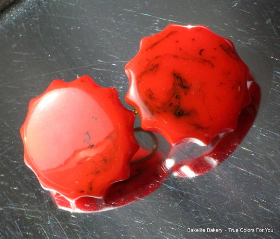 Bakelite Red Earrings Carved Vintage Marbled Mode… - image 2