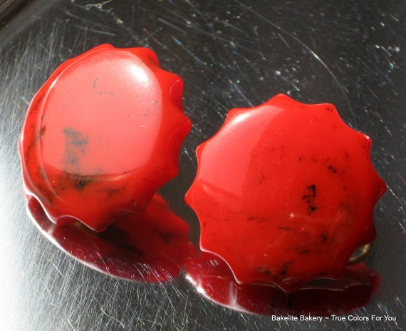 Bakelite Red Earrings Carved Vintage Marbled Mode… - image 7