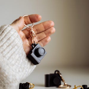 Mini Camera Keychain – Stilvolles Accessoire für Fotografie Liebhaber und Geschenkidee, 3D Druck Groß 3,5 cm