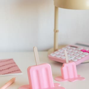 Geschmolzenes Eis – 3D gedruckte Dekofigur – Lustige & stilvolle Wohndeko für Büro, Regal, Geschenk