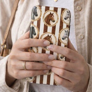 Étui pour téléphone avec broche cheval équestre cheval vintage, étui pour iPhone, marron chocolat, étui pour téléphone neutre, Style antique, cadeau pour amoureux des chevaux image 2