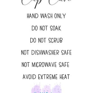 Puede incluir: Fondo blanco con texto negro que indica las instrucciones de cuidado de la taza. El texto dice "Cup Care", seguido de "Hand Wash Only", "Do Not Soak", "Do Not Scrub", "Not Dishwasher Safe", "Not Microwave Safe" y "Avoid Extreme Heat."