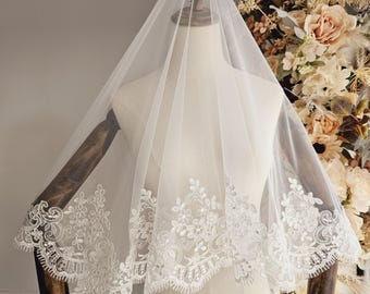 Velo/mantilla de tul con borde de encaje / Inspiración vintage