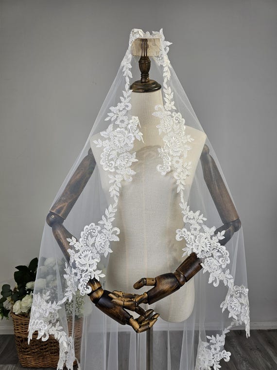 Sheer Lace-Edged Bridal Veil in Ivory Jacqueline Sheer French lace scallop Cathedral veil Ivory main image 2
