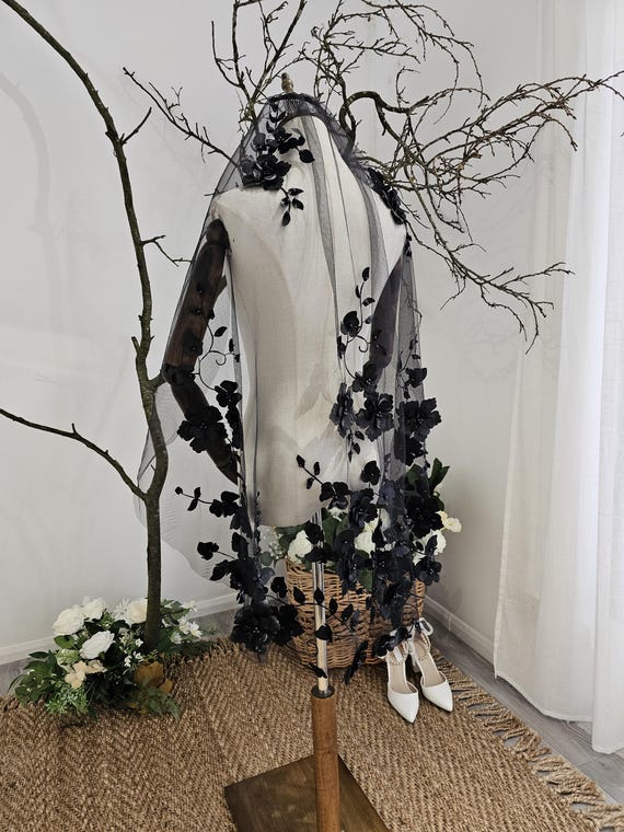 Black 3D Floral Lace Veil | Dramatic Tulle Bridal Veil with Comb | Unique Wedding Veil for Bold Brides | Statement Bridal Accessory