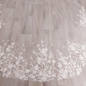 Venus - Lace veil with 3D Floral Details