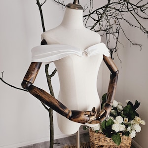 Plisowane satynowe ramiączka, Rękawy odsłaniające ramiona, Rękawy typu cap, Rękawy do sukni ślubnej