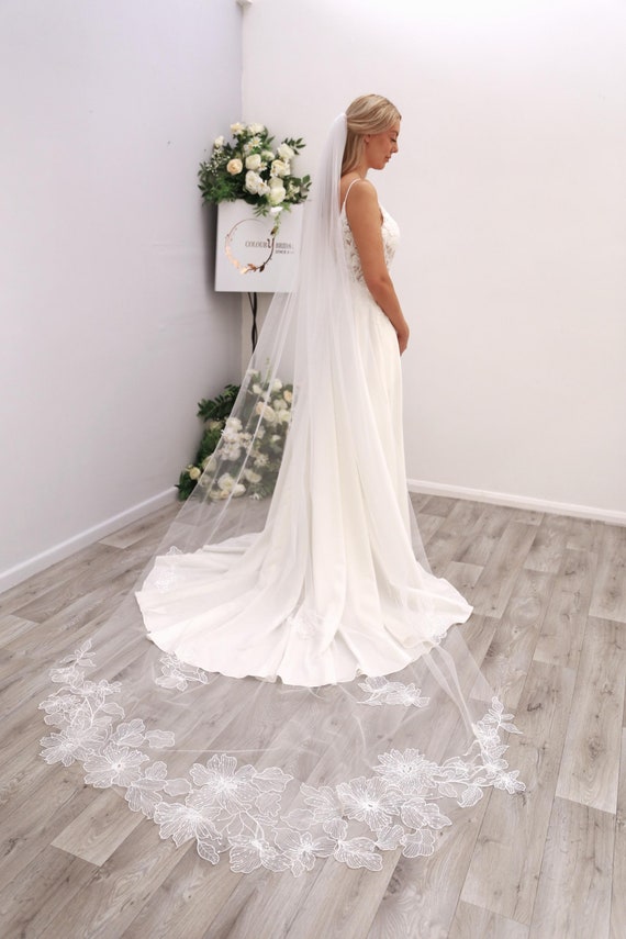 Lace Veil With Sequined Appliqué | 2-tier Tulle Bridal Veil  display picture 2