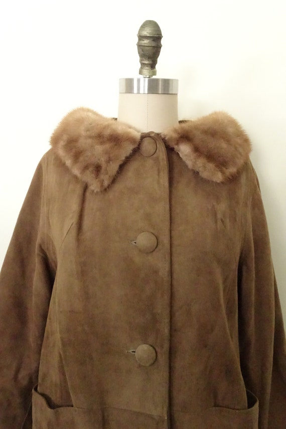 Carolyn suede coat with fur collar - image 4