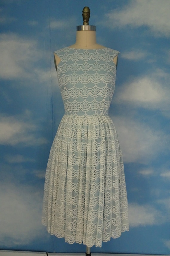 Sandra 1950s lace dress - image 2