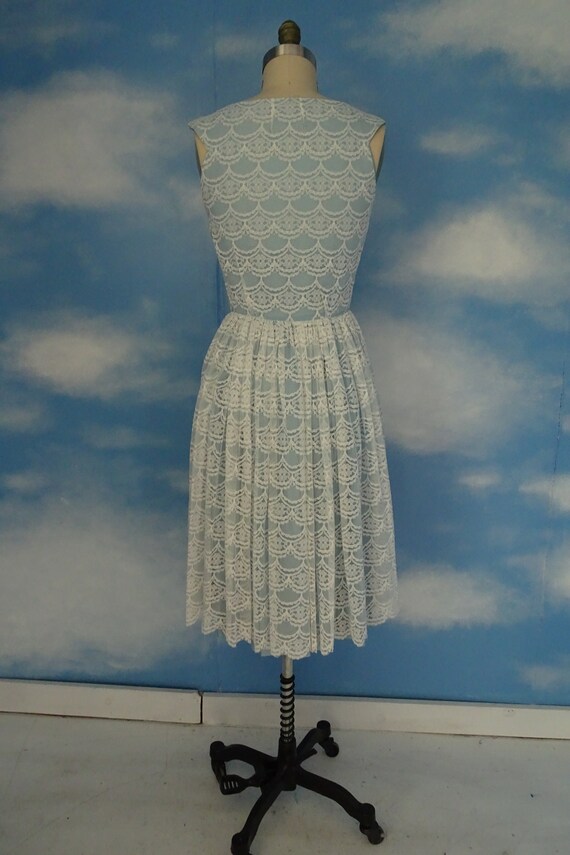 Sandra 1950s lace dress - image 8