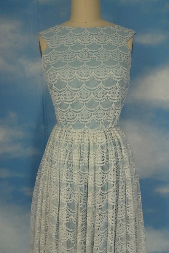 Sandra 1950s lace dress - image 3