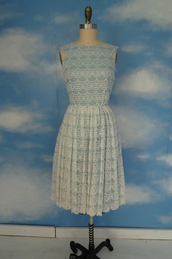Sandra 1950s lace dress - image 4