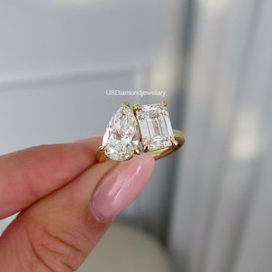 Toi Et Moi Emerald And pear Lab Grown Diamond Engagement Ring For Her Two Stone Ring Yellow Gold Wedding Ring For Women Occasion Wear Ring